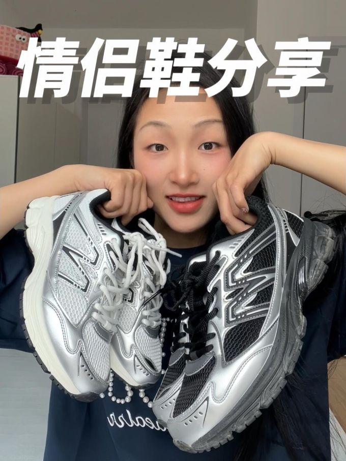 截短型 圆形领 中长袖 线性图案 撞色/渐变 边缘装饰 蓝黑色 