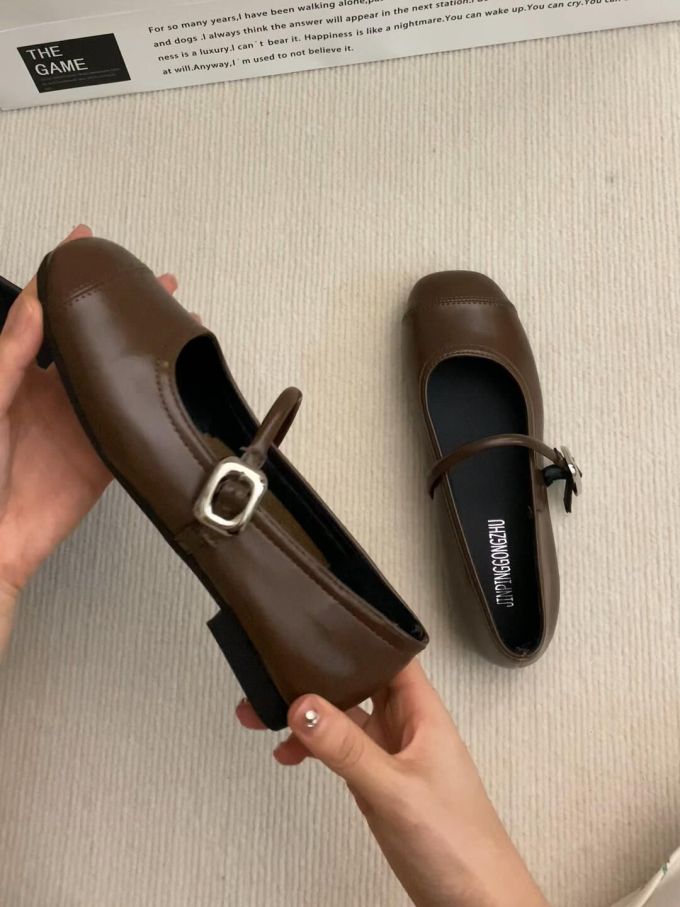 平底 袢扣 中口鞋 皮革