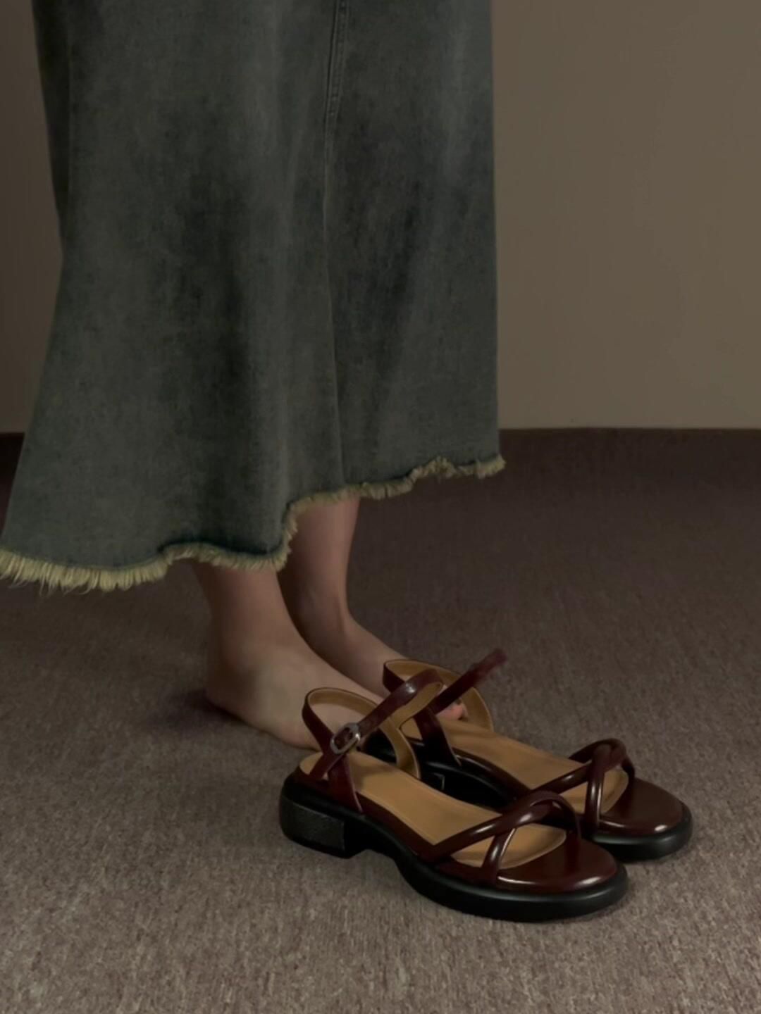 低跟 粗跟 无帮 袢扣 皮革  - VALI鞋履AI设计主图