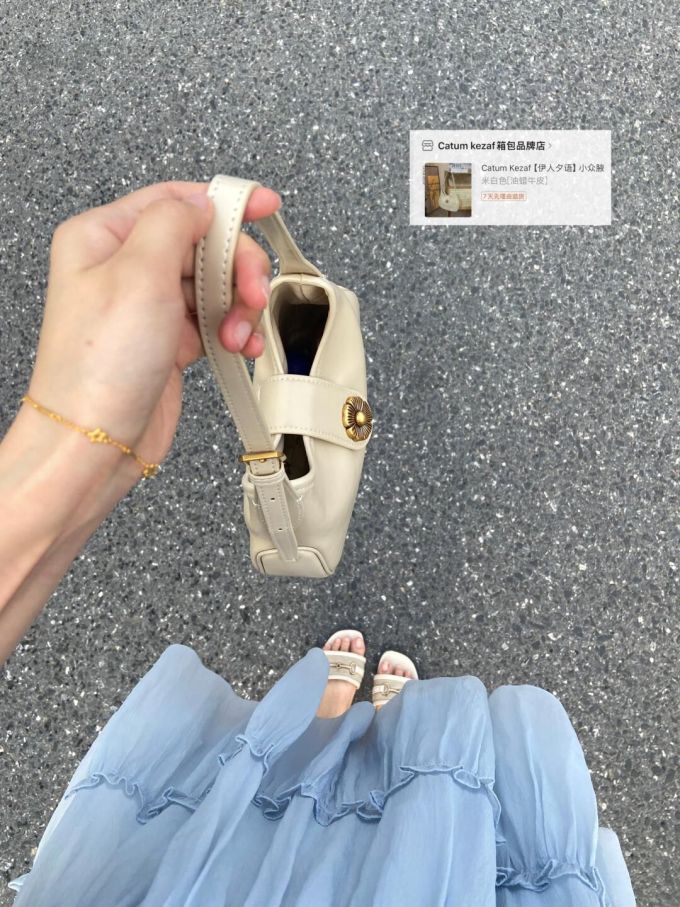 方头 袢扣 深口鞋 皮革 