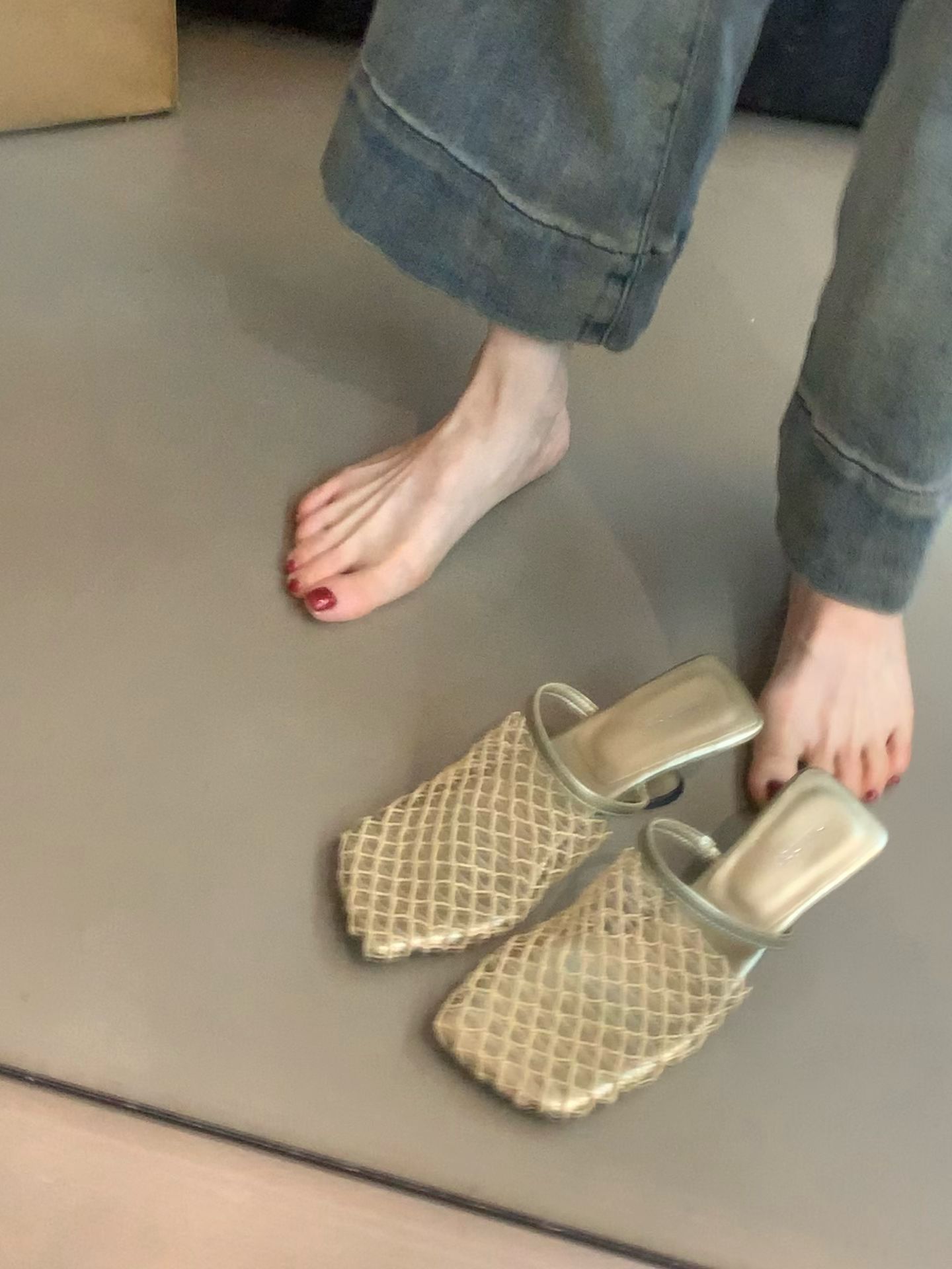  - VALI鞋履AI设计主图