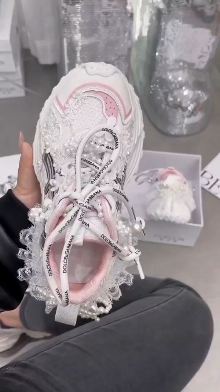  - VALI鞋履AI设计主图