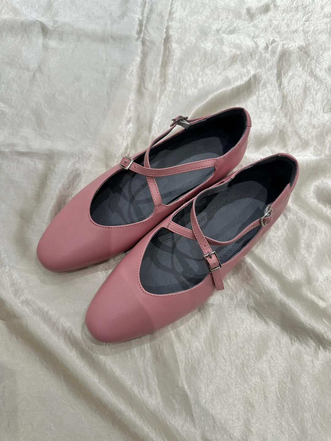 圆头 袢扣 浅口鞋 皮革  - VALI鞋履AI设计主图