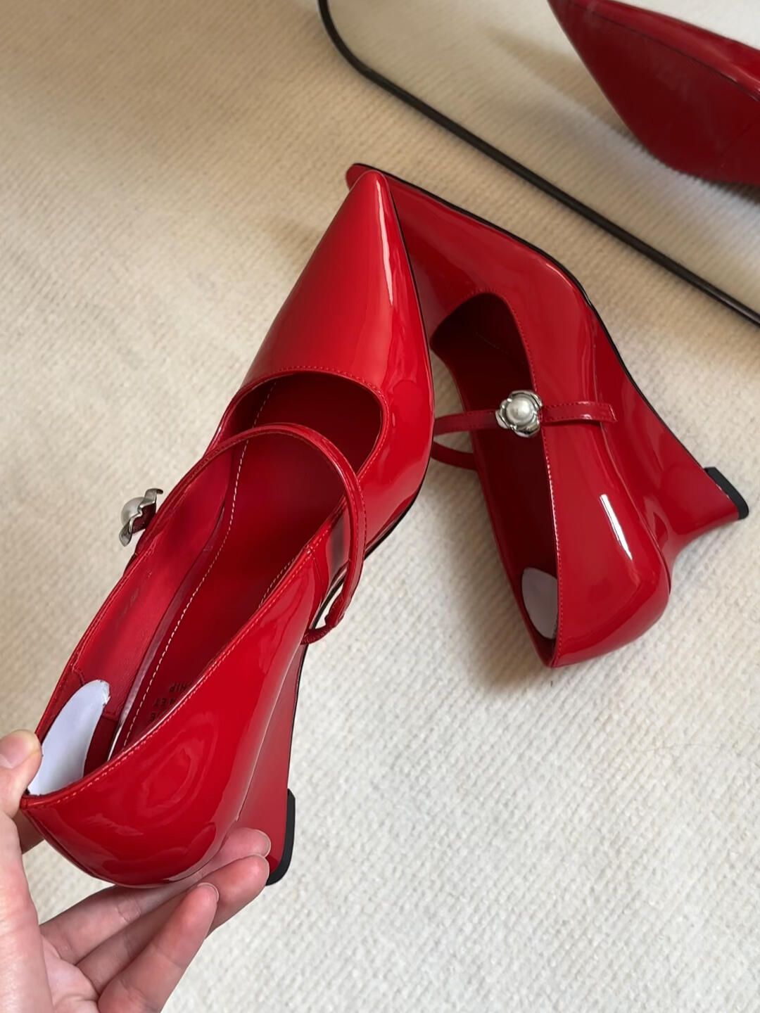 尖头 袢扣 浅口鞋 皮革  - VALI鞋履AI设计主图