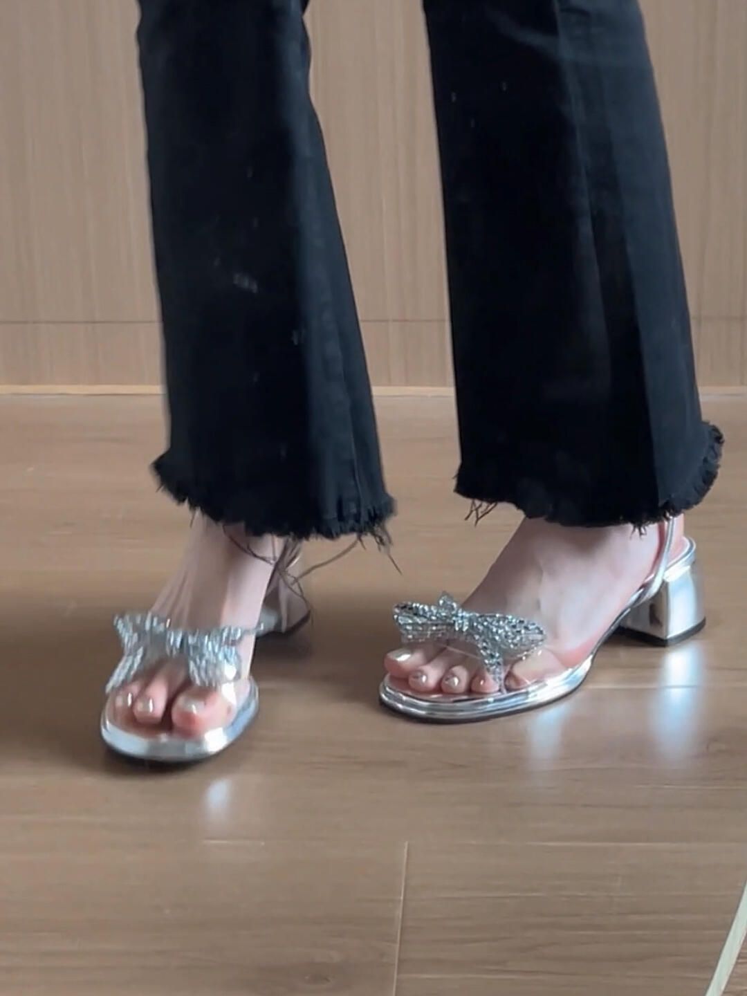 中跟 粗跟 无帮  - VALI鞋履AI设计主图