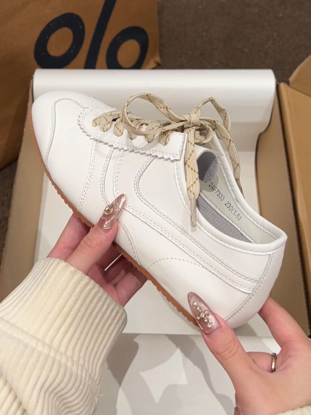 低帮 系带 皮革  - VALI鞋履AI设计主图