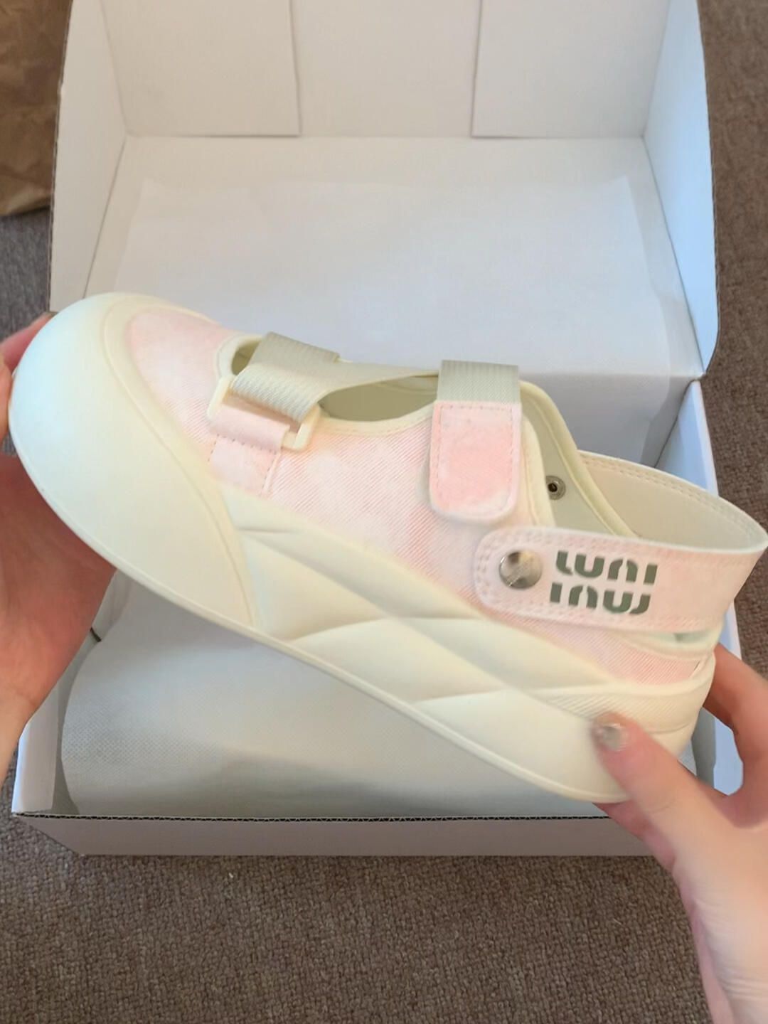 无帮 塑料 魔术贴  - VALI鞋履AI设计主图