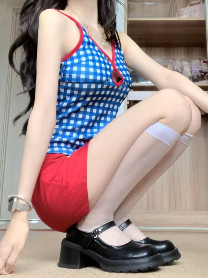 针织面料 S型 V领 无袖 格纹/菱格 边缘装饰 潜水蓝 宝蓝 基础扣饰 