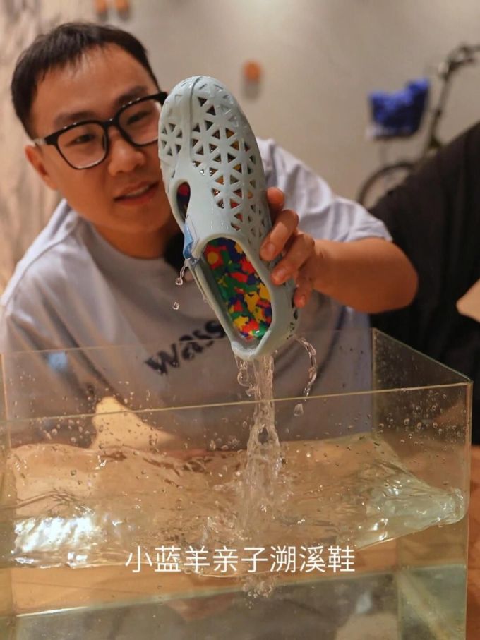 针织面料 A型 圆形领 中袖 基础袖 文字图案 印花 暗土褐色 可可棕色 