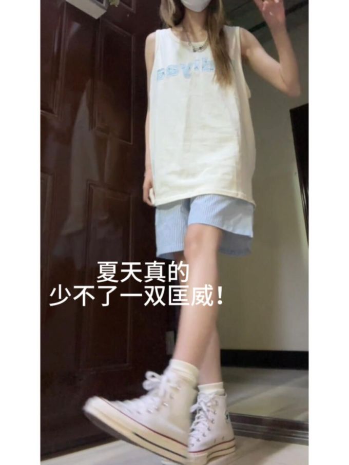 针织面料 H型 圆形领 无袖 文字图案 印花 淡蓝色 蒸气灰 