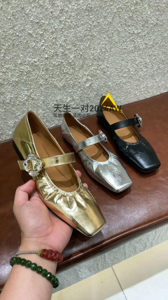 方头 袢扣 浅口鞋 皮革 