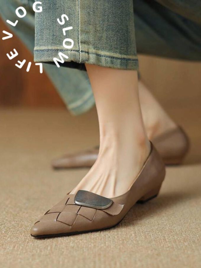 尖头 低帮 一脚蹬 中口鞋 皮革 
