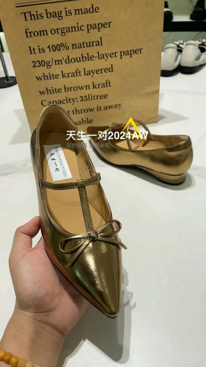 尖头 袢扣 浅口鞋 皮革