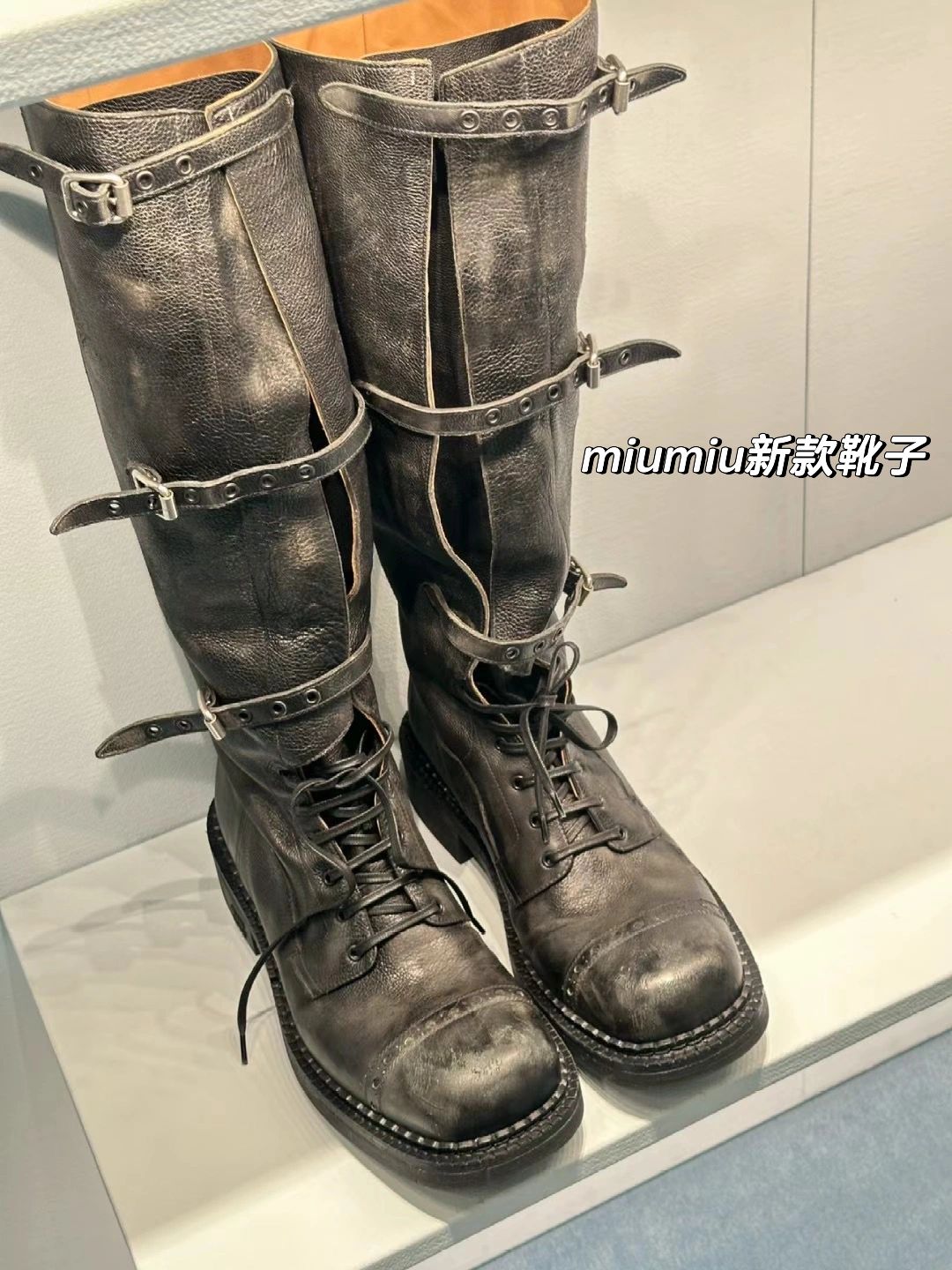 圆头 袢扣 皮革  - VALI鞋履AI设计主图