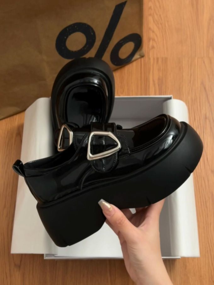 圆头 低帮 袢扣 深口鞋 皮革 