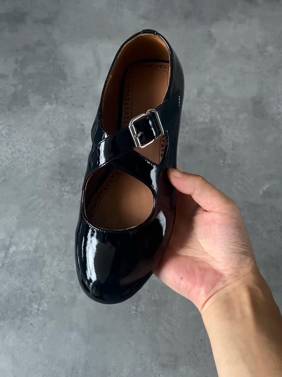 尖头 袢扣 中口鞋 皮革  - VALI鞋履AI设计主图