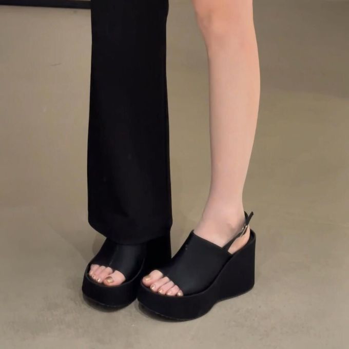 坡跟 无帮 袢扣 皮革 