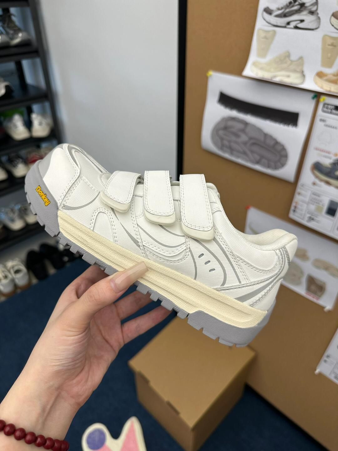 低帮 魔术贴  - VALI鞋履AI设计主图