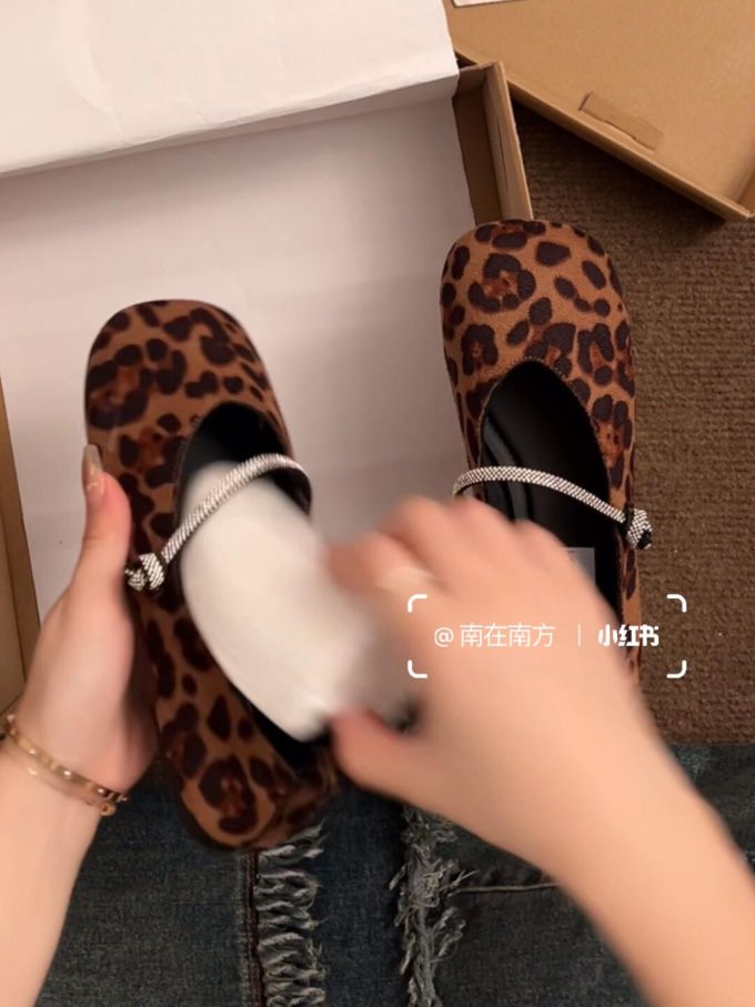 圆头 袢扣 浅口鞋 皮革