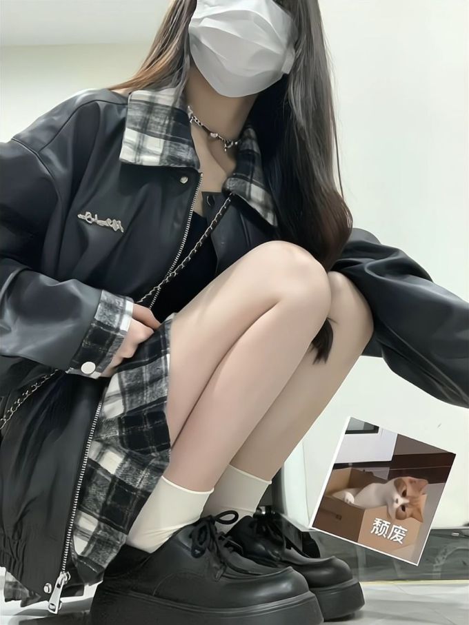 皮革面料 H型 翻领 超长袖 基础袖 撞色/渐变 拼接 轿车黑 基础扣饰 基础拉链 ABG辣妹 辣妹 