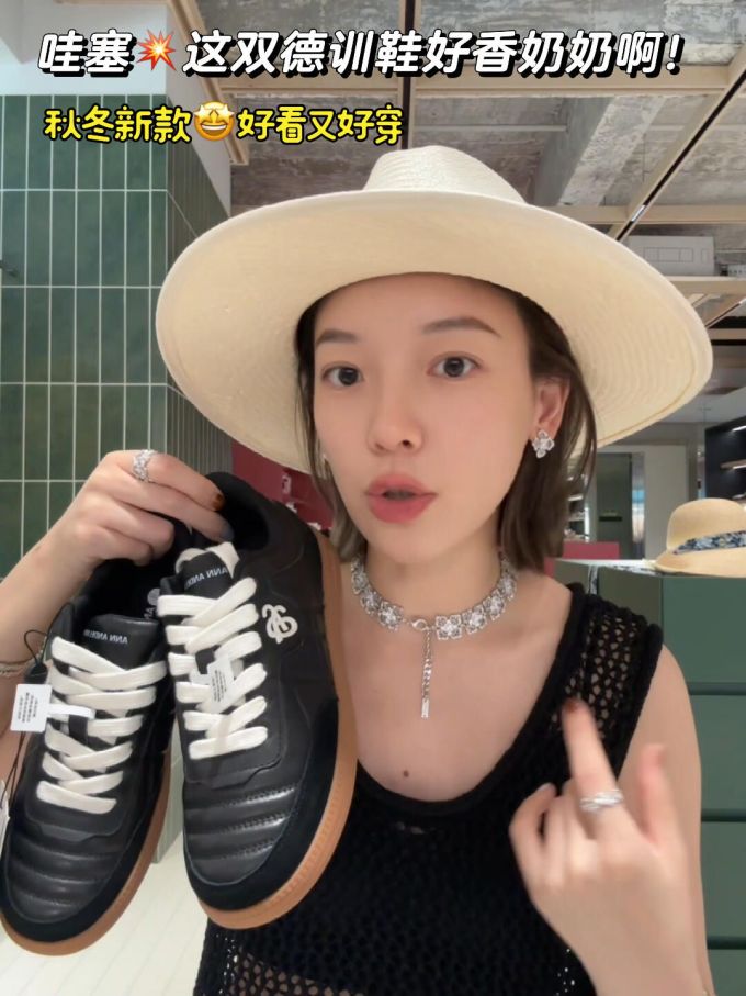 毛纺 截短型 文字图案 边缘装饰 蓝黑色 