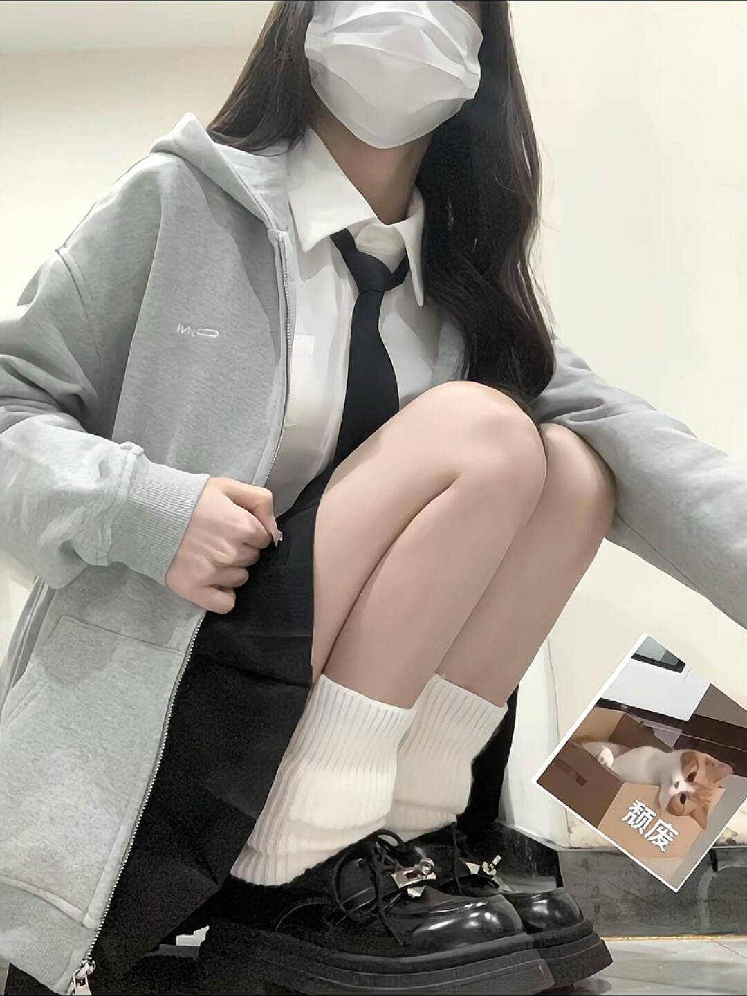 针织面料 H型 连帽领 中长袖 基础袖 踢踏舞鞋色 银色 火石灰 基础拉链 学院风  - VALI鞋履AI设计主图
