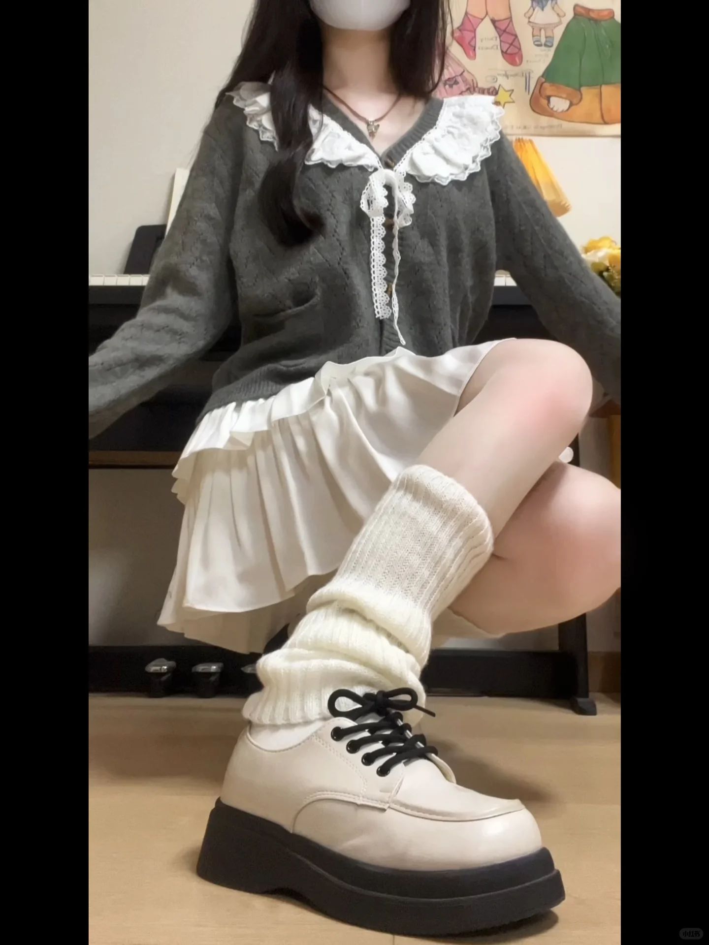 毛纺 翻领 中长袖 基础袖 撞色/渐变 荷叶边 边缘装饰 细针 夜幕色 墨黑色 基础扣饰 蕾丝花边 甜妹风 甜美  - VALI鞋履AI设计主图