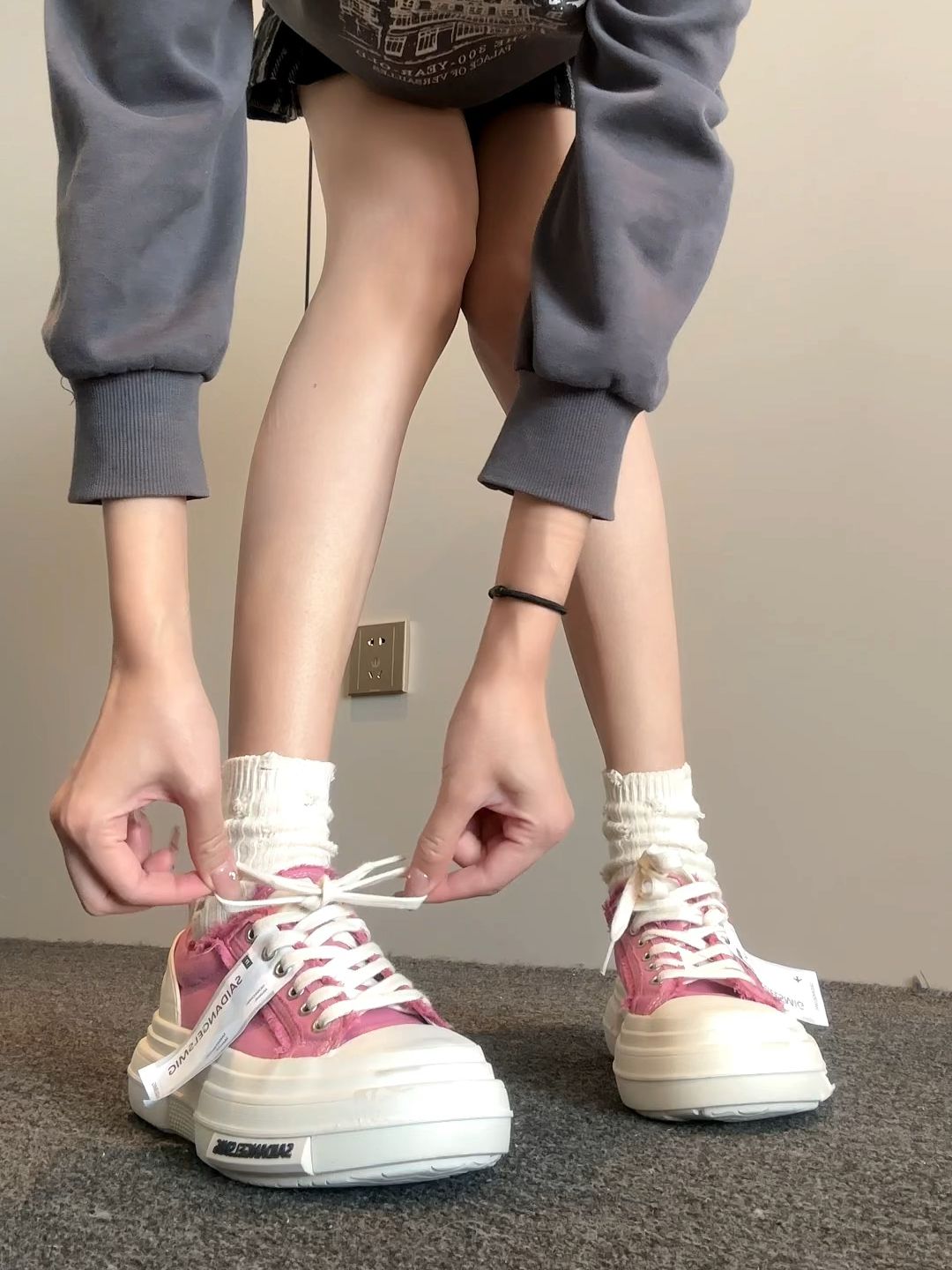  - VALI鞋履AI设计主图