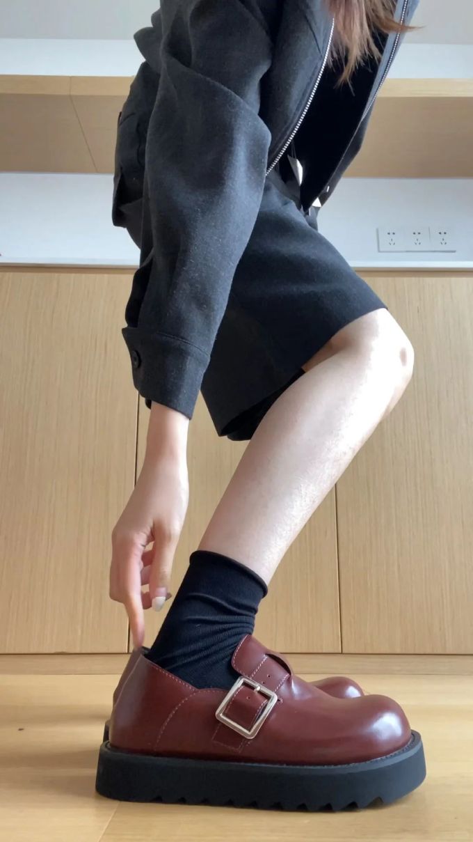 蓝黑色 