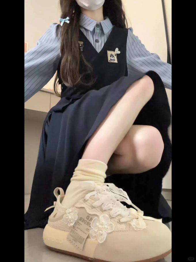 A型 无袖 拼接 蓝黑色 基础扣饰 学院风 