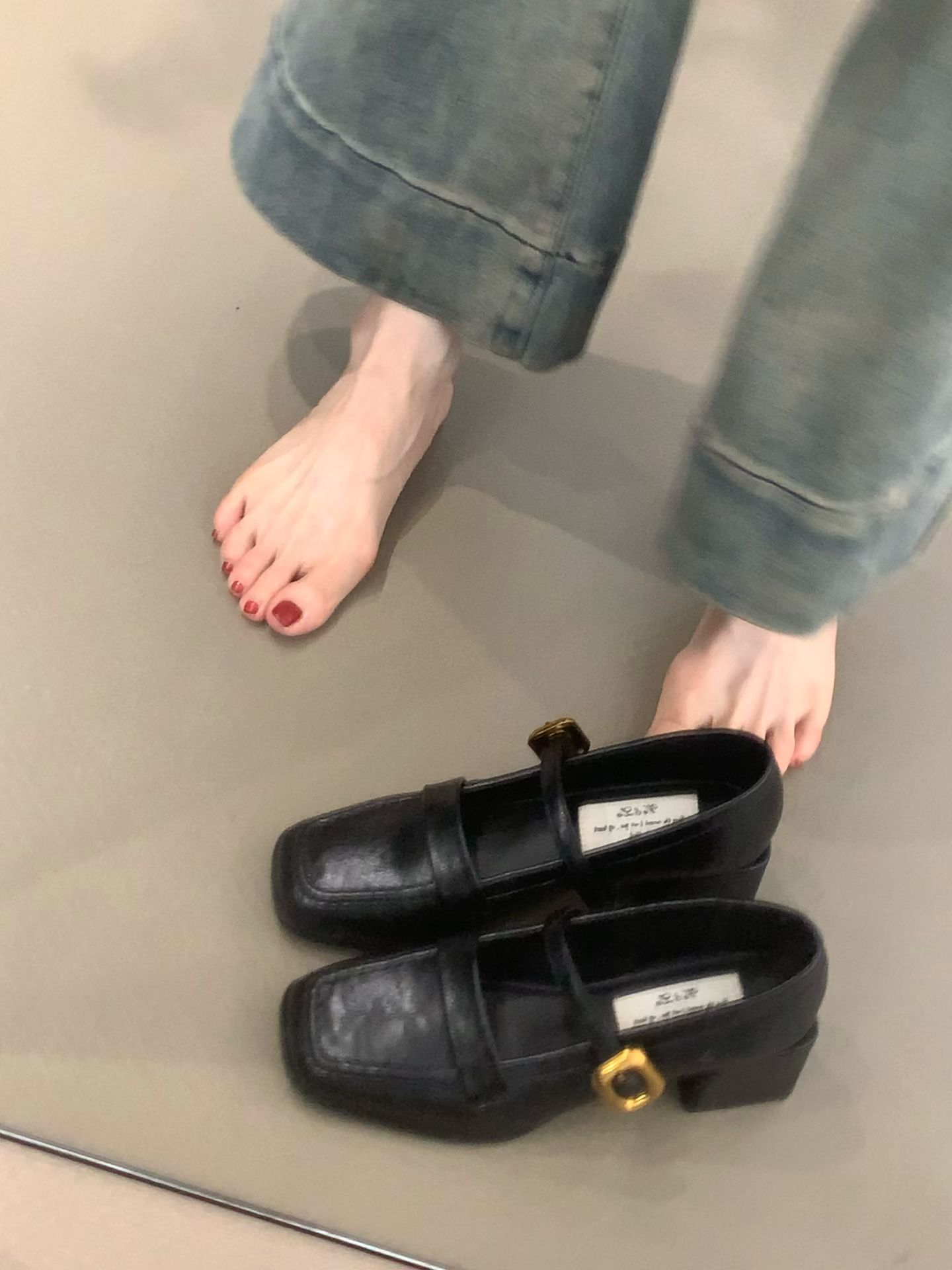 方头 低帮 袢扣 皮革  - VALI鞋履AI设计主图