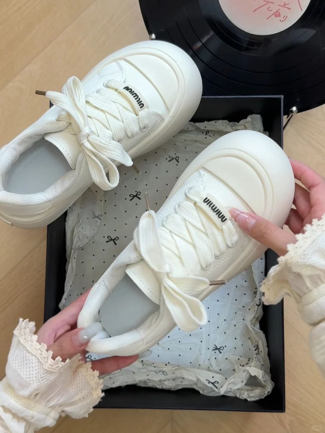 高帮 系带 魔术贴  - VALI鞋履AI设计主图