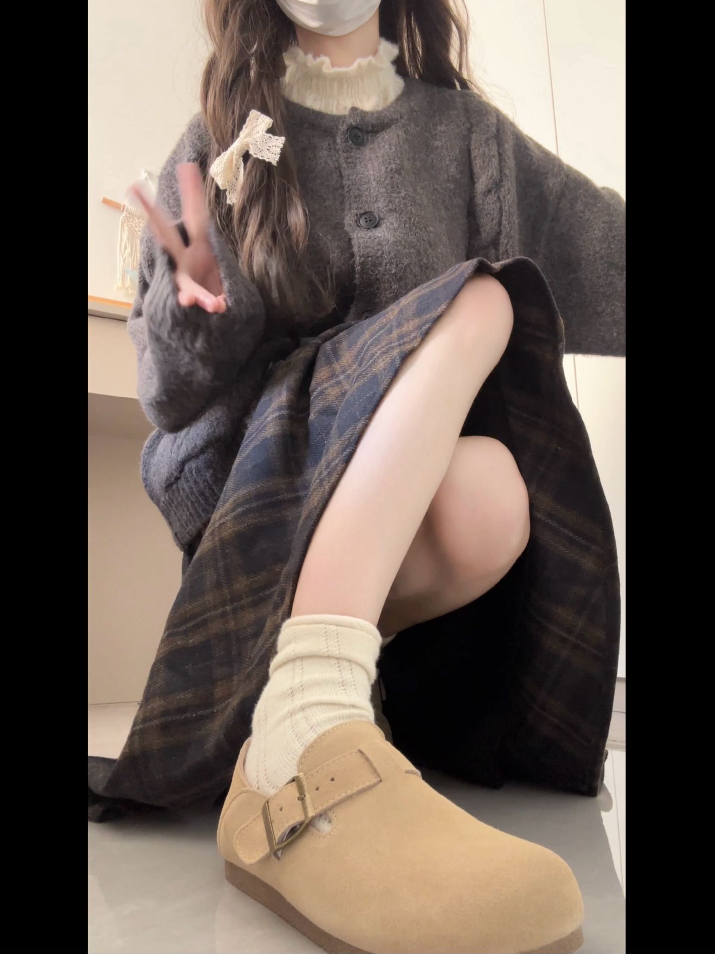 呢绒 圆形领 中长袖 陨石色 咖啡豆棕 基础扣饰  - VALI鞋履AI设计主图