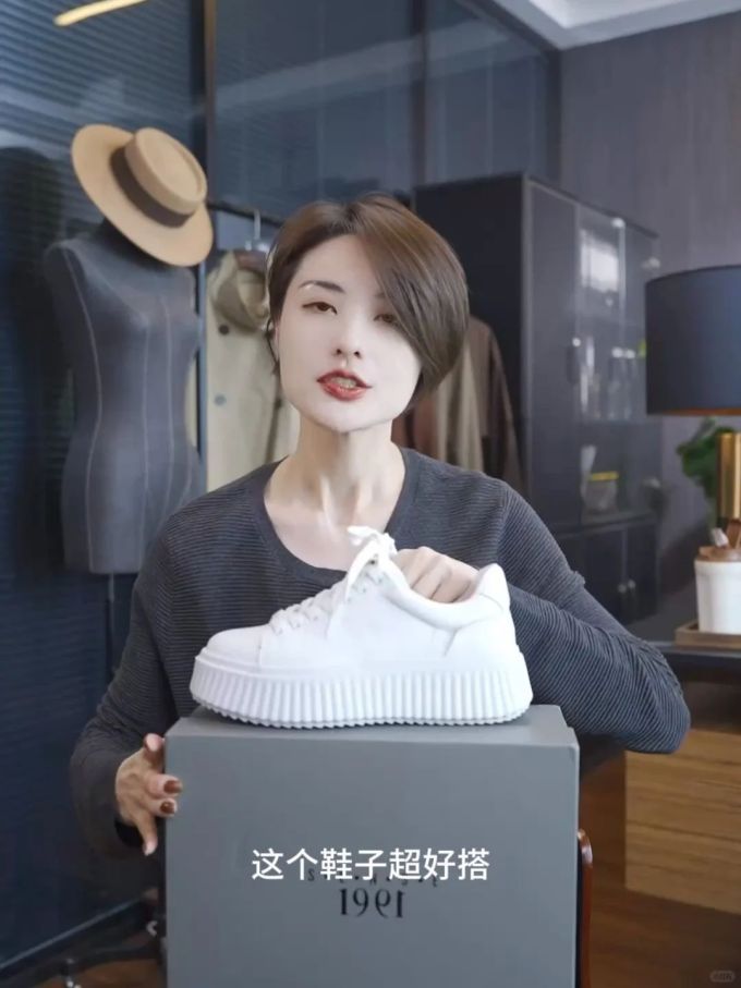 毛纺 截短型 圆形领 基础袖 细针 针织螺纹 蓝黑色 淡蓝色 