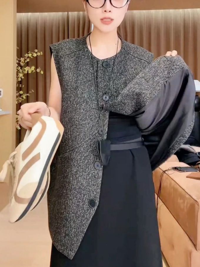 呢绒 H型 圆形领 无袖 蓝黑色 基础扣饰 淑女 