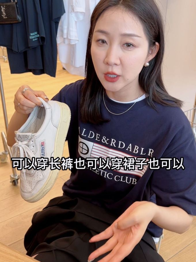 针织面料 圆形领 中袖 基础袖 印花 夜蓝色 