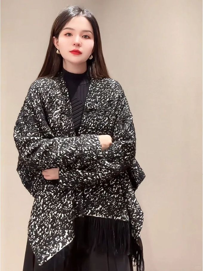 H型 V领 中长袖 基础袖 印花 巧克力酱色 