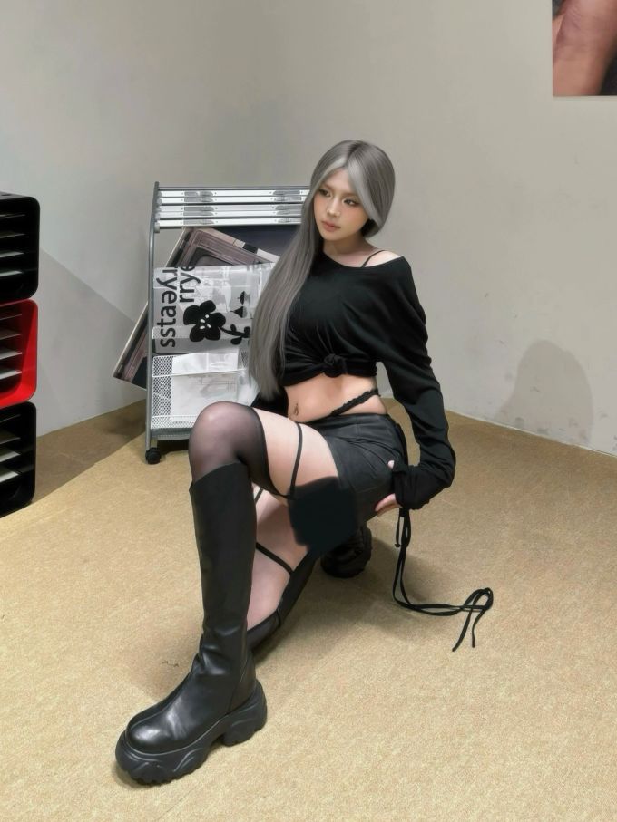 针织面料 截短型 圆形领 中长袖 打结-扭结 挖空 酱黑色 ABG辣妹 辣妹 