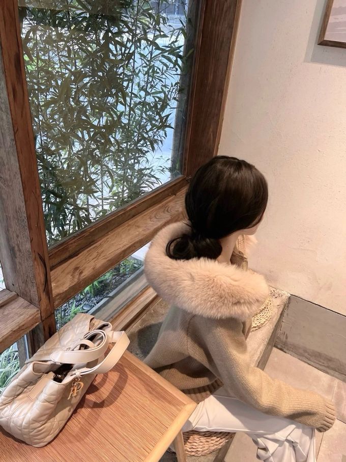 毛纺 截短型 翻领 中长袖 细针 烤面包色 杏仁酪色 毛条 