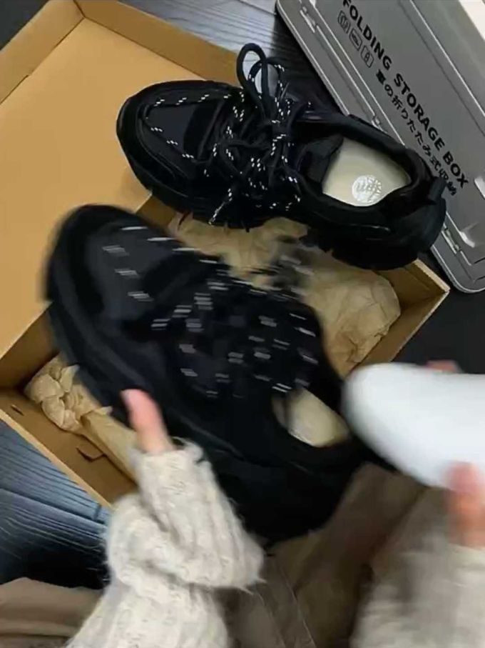 酱黑色 