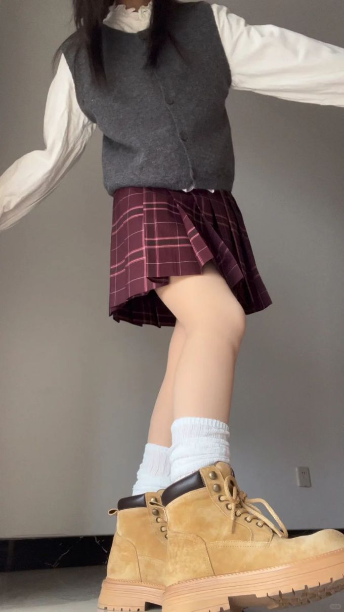毛纺 圆形领 无袖 细针 陨石色 杨李色 基础扣饰 学院风 