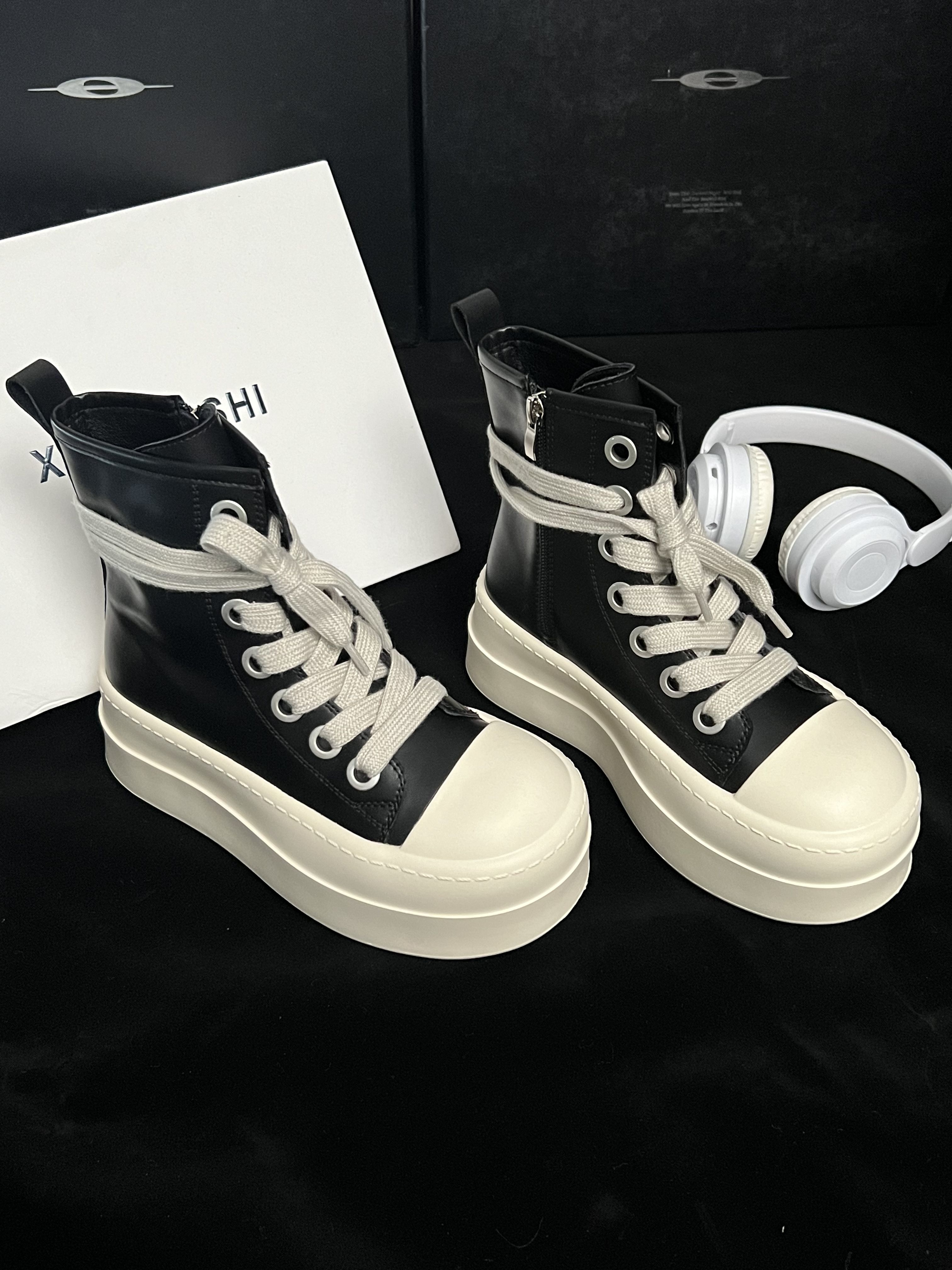 高帮  - VALI鞋履AI设计主图
