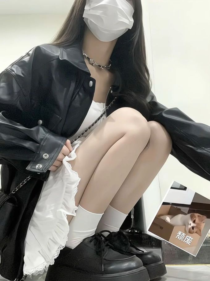 轿车黑 ABG辣妹 辣妹 