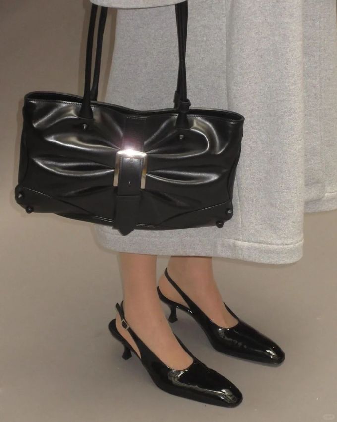 低帮 中口鞋 皮革 