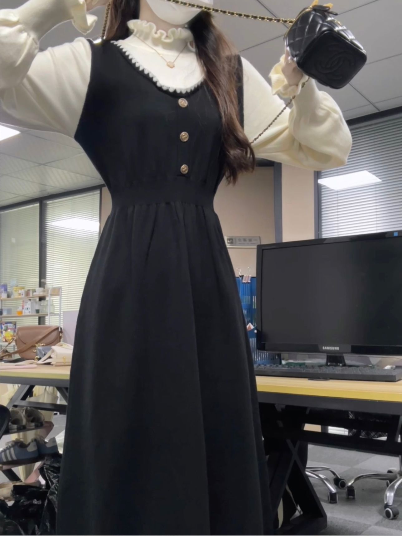 X型 V领 无袖 抽褶 边缘装饰 蓝黑色 淑女  - VALI鞋履AI设计主图