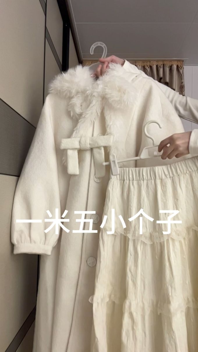 呢绒 A型 翻领 中长袖 基础袖 局部印染 打结-扭结 骨白色 燕麦色 本布腰带 毛条 
