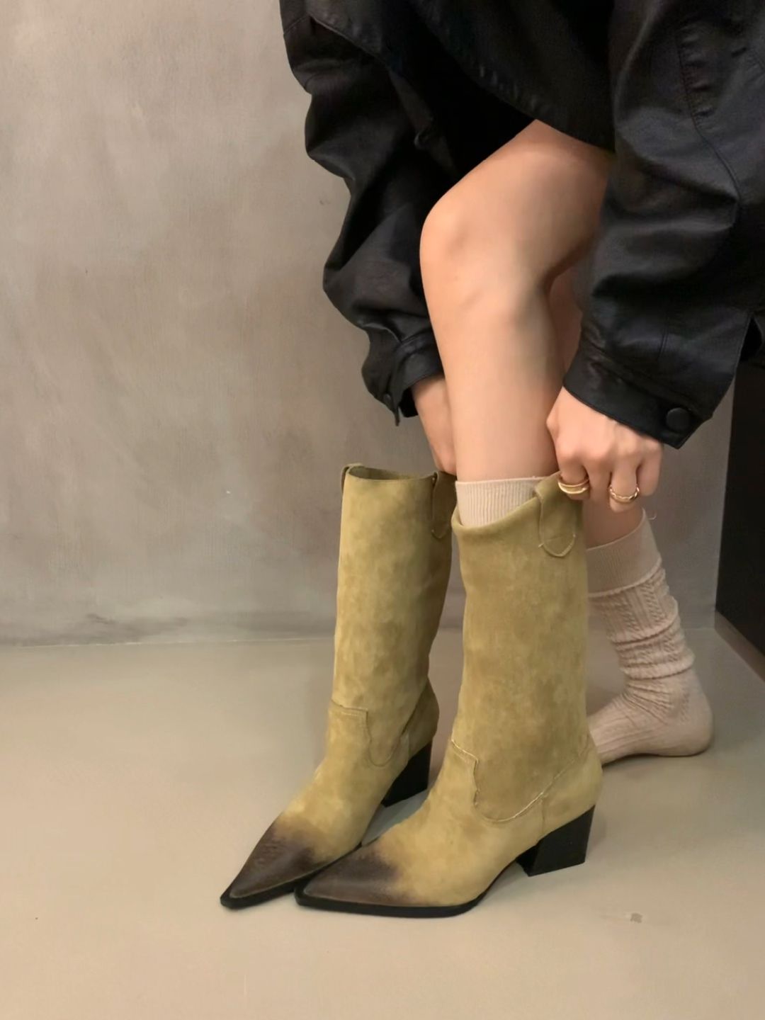 中跟 粗跟 尖头 皮革  - VALI鞋履AI设计主图