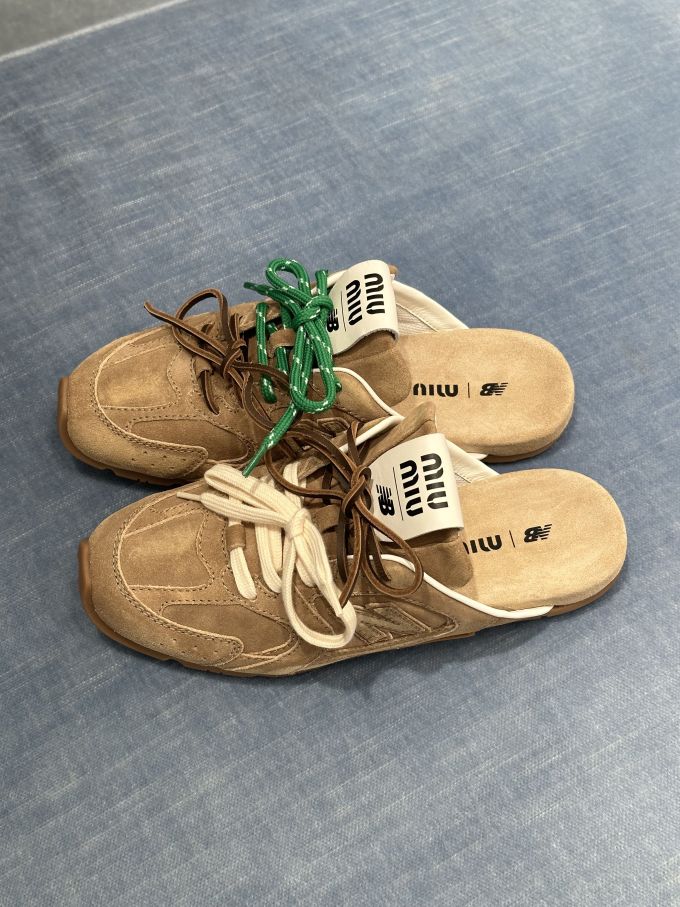 无帮 系带 皮革 