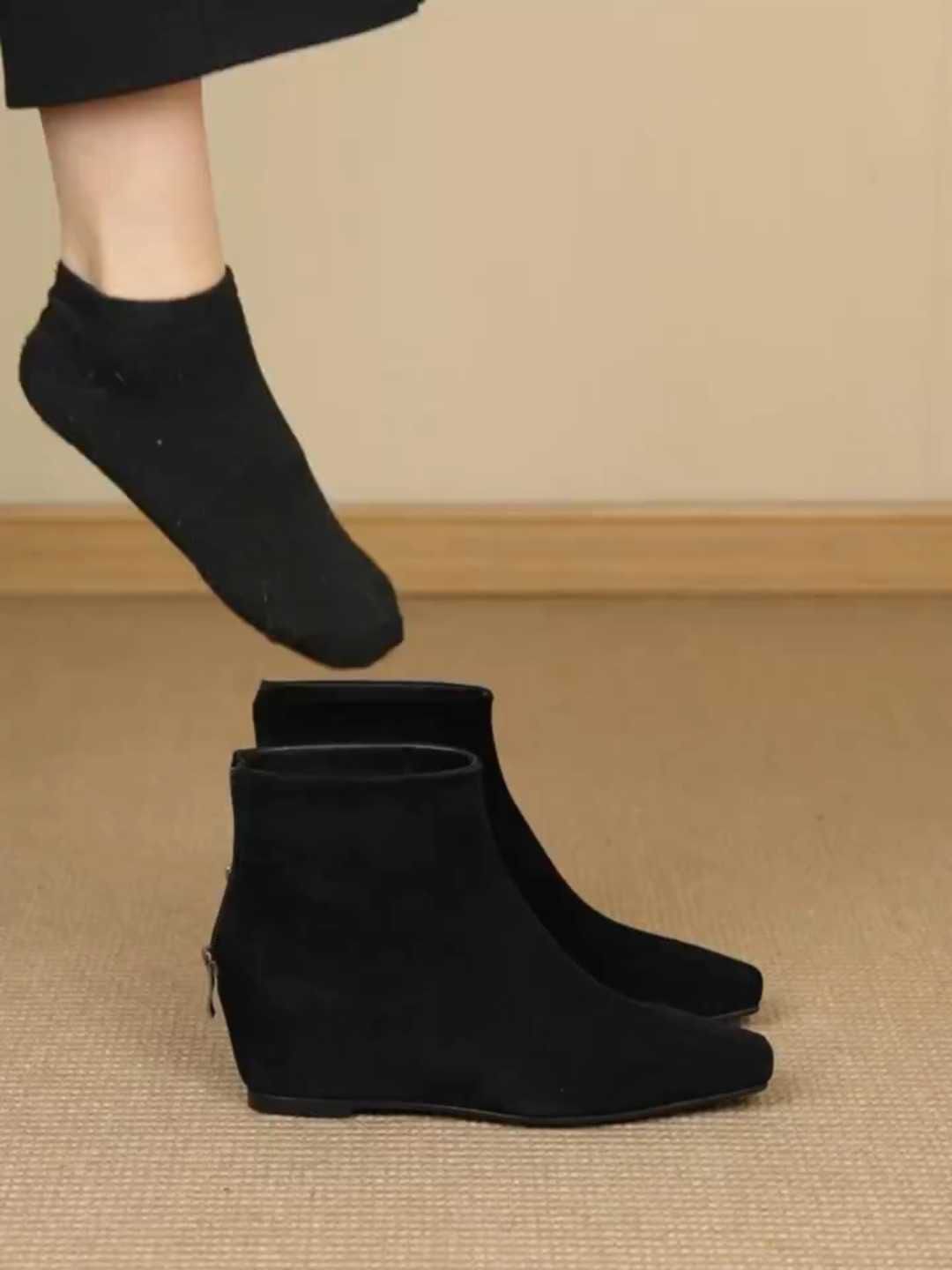  - VALI鞋履AI设计主图