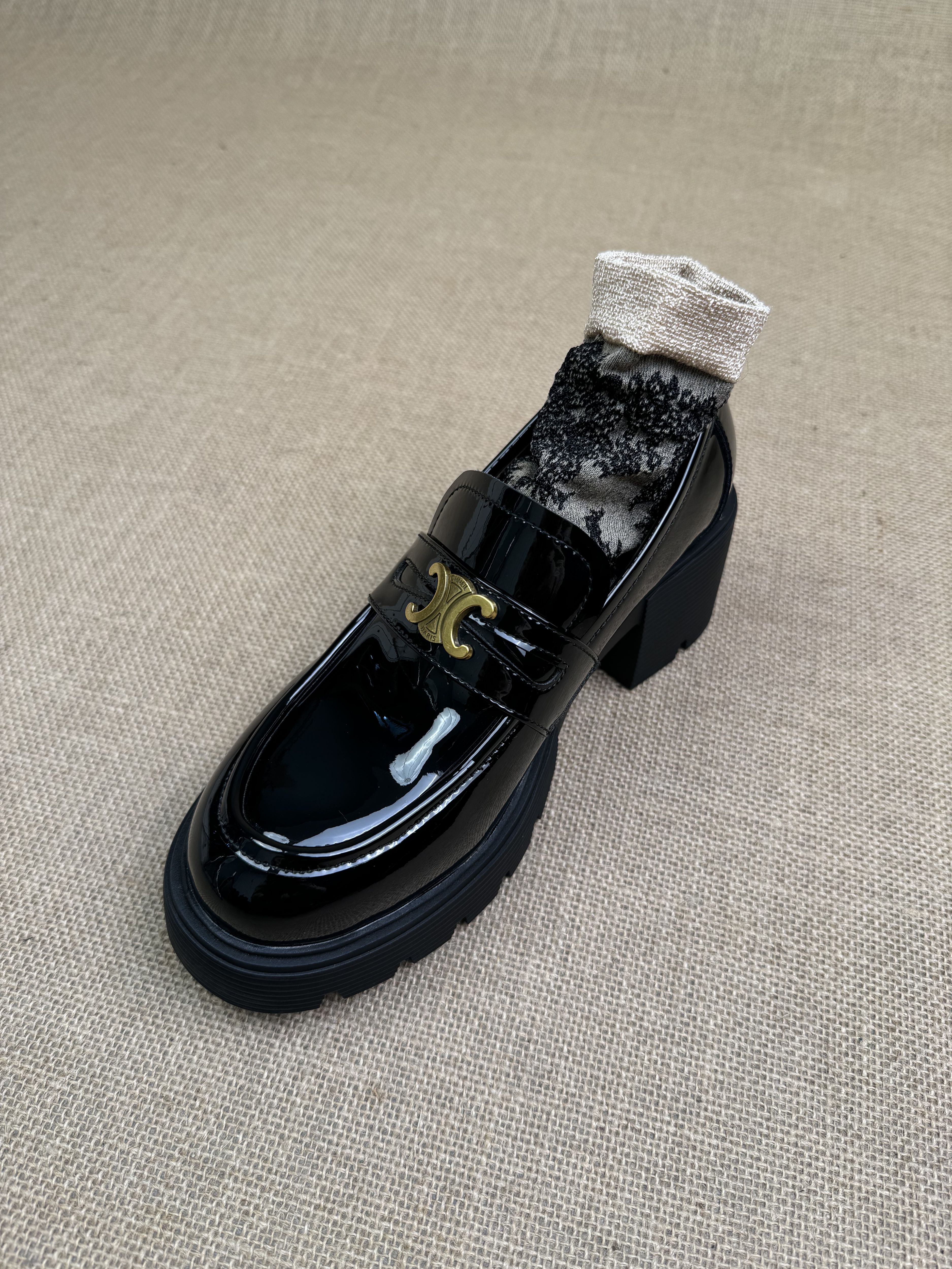 圆头 皮革  - VALI鞋履AI设计主图